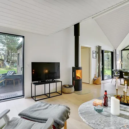 Tilke - 400m From The Sea By Interhome Hals